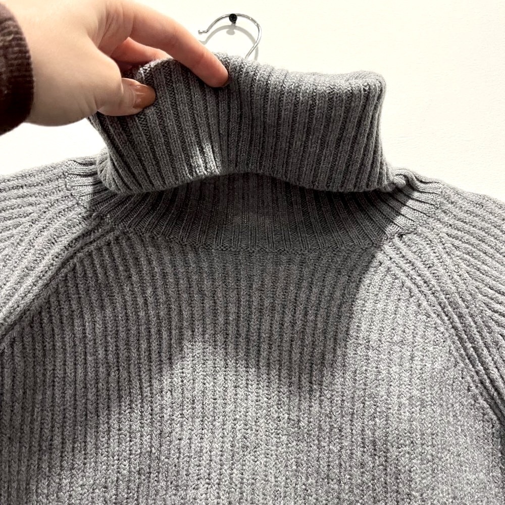 Aritzia Wilfred Free 100% Italian Wool Ribbed Hi Lo Cropped Turtleneck Sweater - Picture 4 of 9